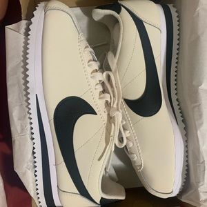 BRAND NEW CLASSIC CORTEZ LEATHER IN WHITE & BLACK